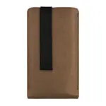 Univerzální pouzdro FIXED Lucca se zavíracím popruhem pro telefony do 6,9", kávová