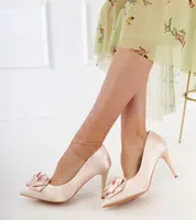 Gemre Beige satin pumps with a flower Klerita