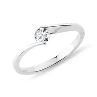 Spirálovitý prsten z bílého zlata s diamantem KLENOTA