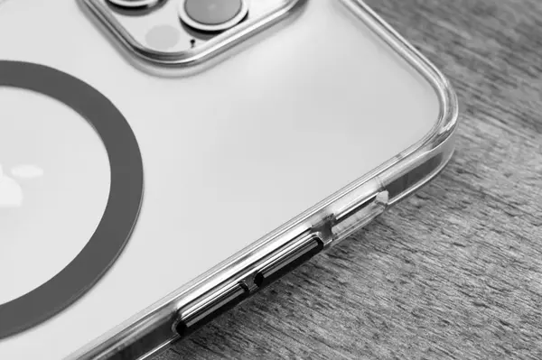 Zadní kryt FIXED MagPurity s podporou Magsafe pro Apple iPhone 13, čirá