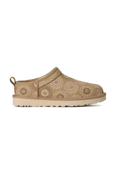 Semišové papuče UGG W Classic Micro Sun Stitch