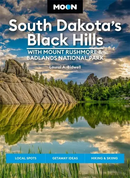 Moon South Dakotaâ€™s Black Hills: With Mount Rushmore & Badlands National Park (Fifth Edition) - Laural Bidwell