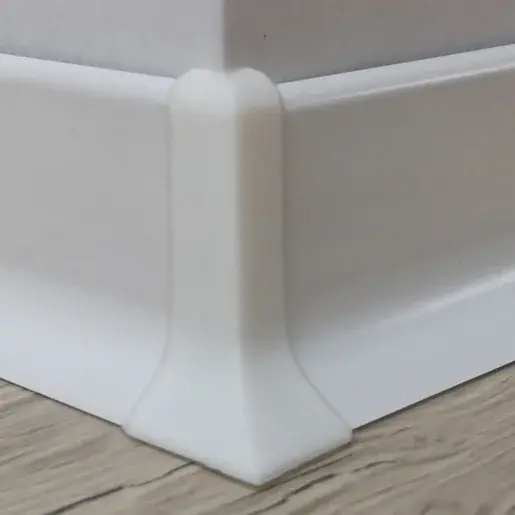 Roh k soklu Profil-EU biela, PVC, výška hrany 40 mm, SKPVCVNER2BI