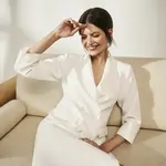 Dámské šaty MOODO - ecru bílá