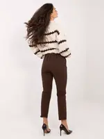 Tmavě hnědé kalhoty