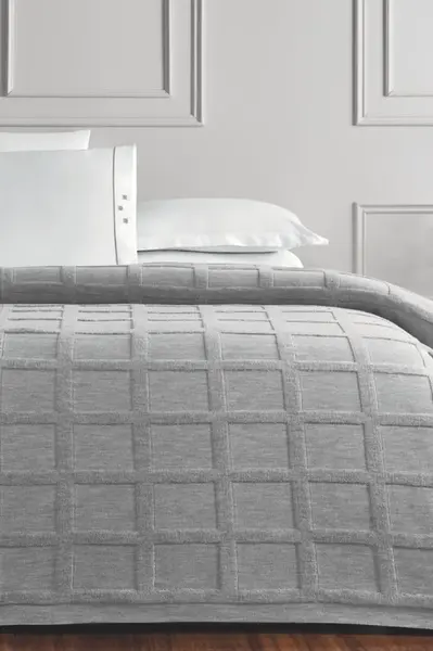 Vlnený prehoz na posteľ NEVA v darčekovom balení s vankúšmi Sivá Set