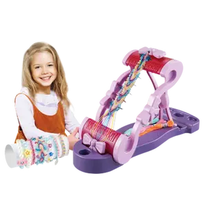 Strojek na výrobu náramků