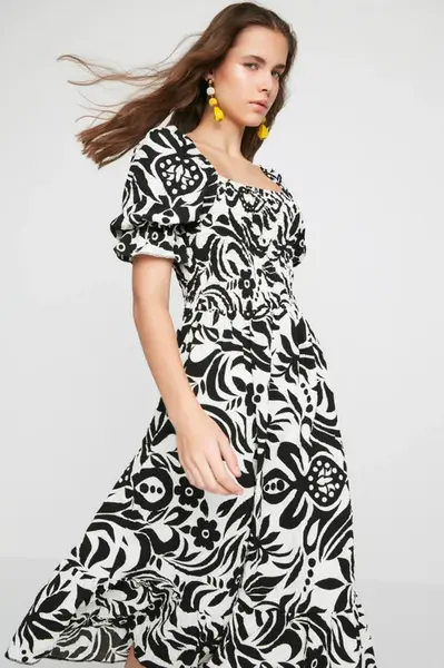 Trendyol Limitovaná edice černých tkaných vzorovaných Gimped Midi tkaných šatů