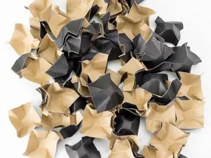 Fixační tělíska papírová, chipsy 400l černá-hnědá