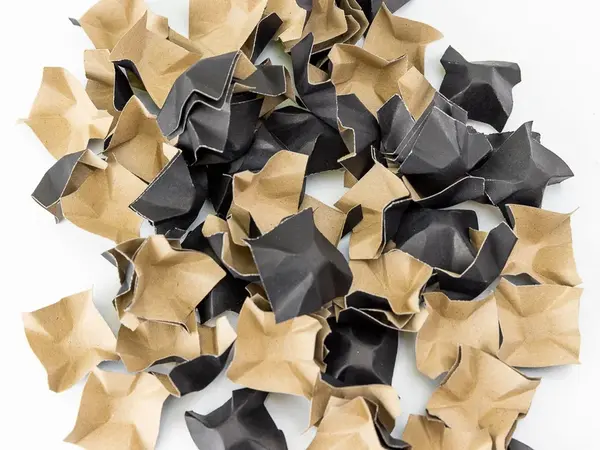 Fixační tělíska papírová, chipsy 400l černá-hnědá