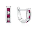MOISS Elegantní stříbrné náušnice s čirými a fuchsiovými zirkony E0000177