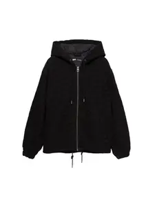 Pull&Bear Prechodná bunda  čierna