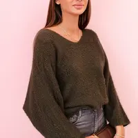 Kesi Włoski Dámský svetr z mohairu volného střihu s výstřihem do V khaki