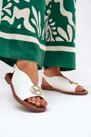 Boto Ploché Elegantné Sandále S Ozdobou Biele Iseliria