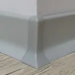 Roh k soklu Profil-EU striebrošedá, PVC, výška hrany 40 mm, SKPVCVNER4ST