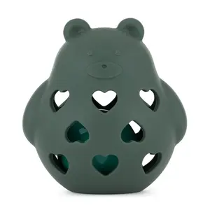 Petite&Mars Bear Basil 0m+ chrastítko Misty Green 1 ks