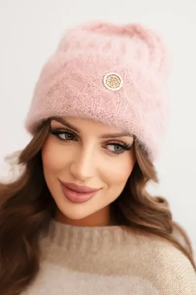 Kesi Dámská čepice pruhovaná z viskózy nadýchaná s ozdobným kovovým knoflíkem pudrově růžová