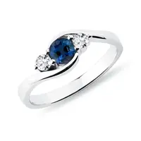 Prsteň z bieleho zlata so zafírom a diamantmi KLENOTA
