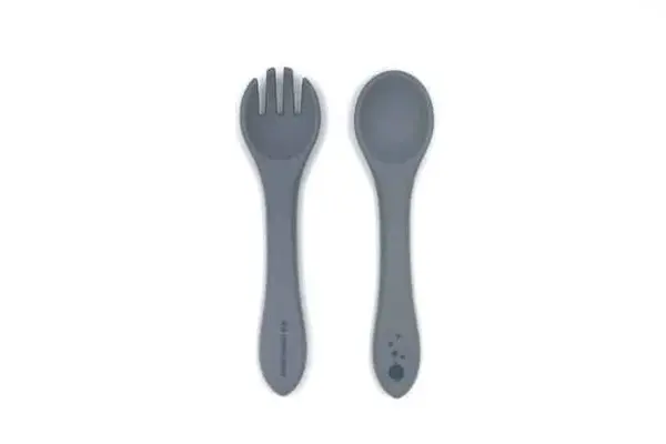 THE COTTON CLOUD Silikónový set lyžičky a vidličky Storm Grey