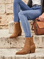 Dámské semišové kotníkové kozačky na podpatku