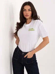 Bílé triko s nápisem