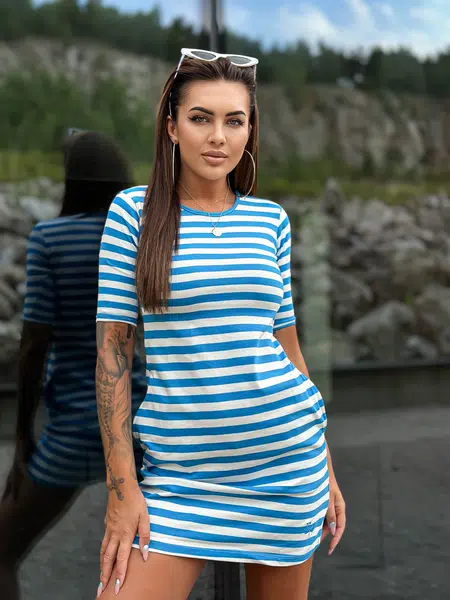 Bílo-modré mini šaty s proužky Jepice