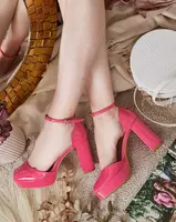 Resti Women's Lefeyoa lacquered post sandals