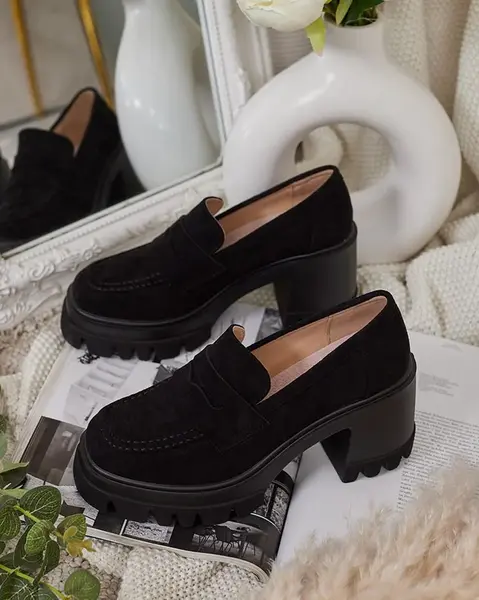 Resti Women's moccasins on a post Narvoti