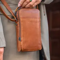 Kožená taška na mobil a doklady The Chesterfield Brand Alesnd - koňak