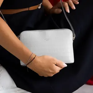 Kožená dámska crosbody kabelka Katana Sini - krémová