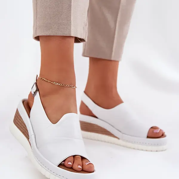 Dámske Kožené Sandále Na Klíne Artiker Biele