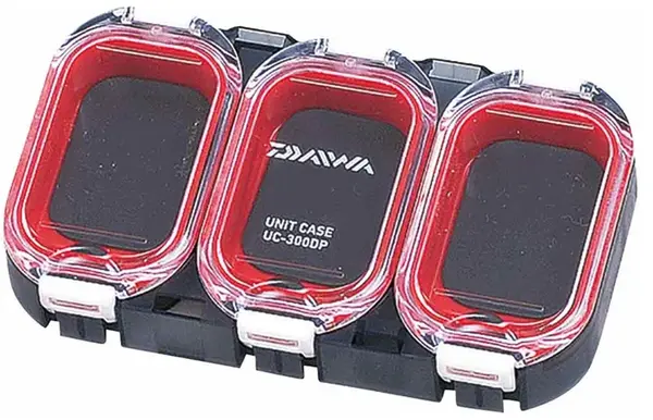 Daiwa vodotěsná krabička waterproof sealed unit case 300 červená - 3 přihrádky