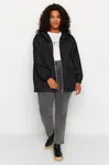 Trendyol Curve Black Wide Fit vodoodpudivý kabát s kapucí