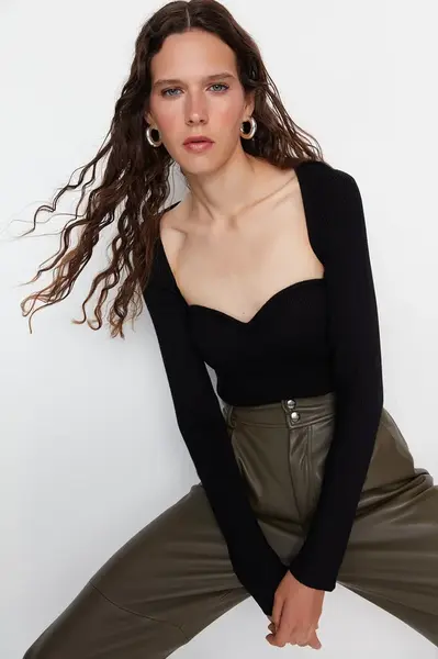 Trendyol černý srdíčkový podrobný pletený svetr