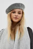 Marisse Plain scarf with fringes