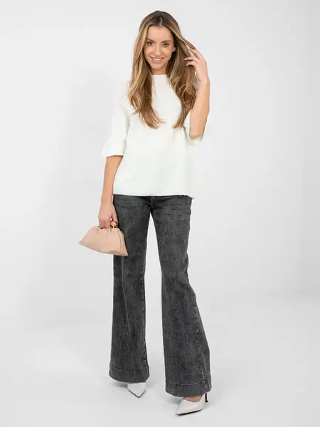 Ecru sveter s trojštvrťovými rukávmi