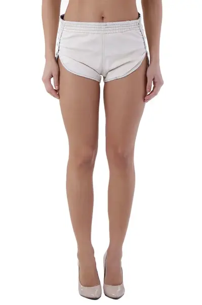 Bílé sportovní kraťasy