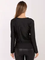 Černá halenka s ozdobným detailem