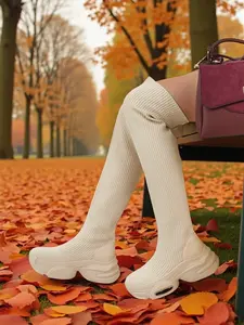 Dámské dlouhé slip-on kozačky na tlusté podrážce