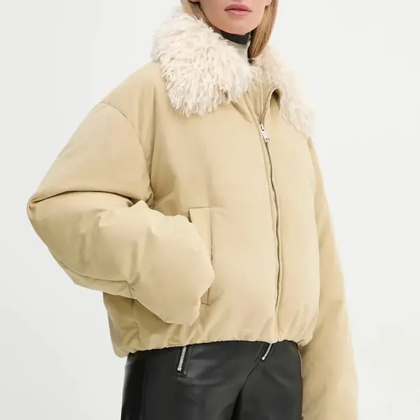 Péřová bunda Nanushka ZACHARIE dámská, béžová barva, zimní, oversize, NU24FWOW45873