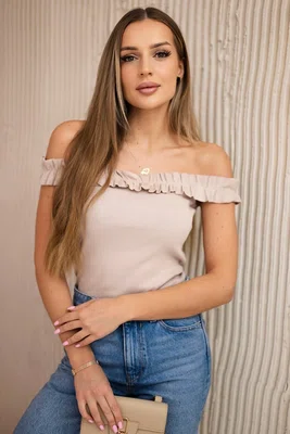Halenka s volánky v béžové barvě