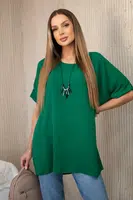 Oversized halenka s přívěskem tmavě zelené barvy