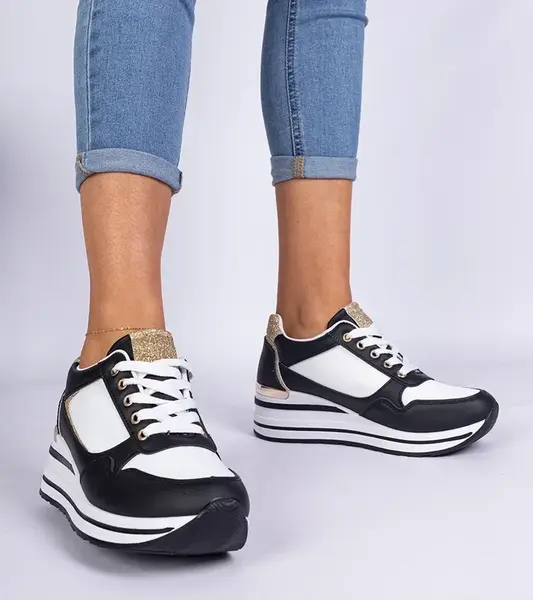 Gemre Black sneakers decorated with glitter and a metal insert Olaria