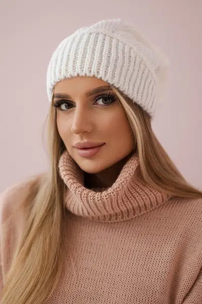 Kesi Dámska čiapka Ingrid K371 biela
