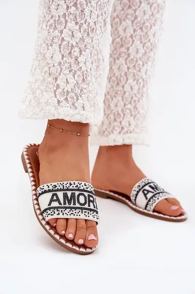 Boto Dámske sandále na plochom podpätku so zdobením Amore biele Avelina