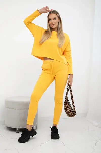 Set with oversized mustard blouse