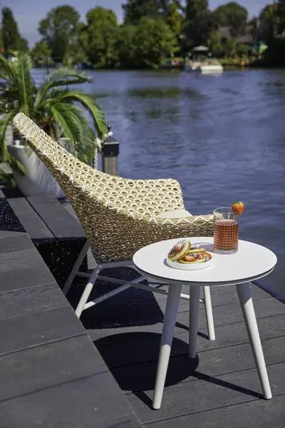 Lounge křeslo Hartman Delphine z umělého výpletu, honey