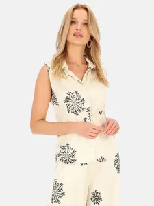 PERSO Woman's Elegant women's sleeveless blouse decorated with sequins