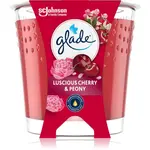 GLADE Luscious Cherry & Peony vonná svíčka 112 g