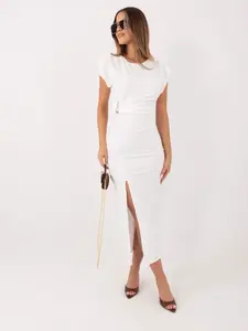 Elegantní ecru šaty s ozdobným detailem